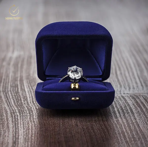 Quà tặng sinh nhật vợ - nhẫn kim cương biểu trưng cho tình yêu vĩnh cửu 