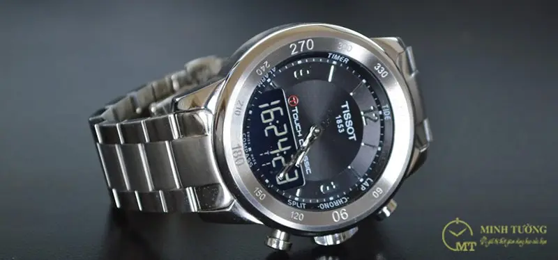 T touch là chiếc đồng hồ đeo tay đầu tiên sử dụng công nghệ cảm ứng
