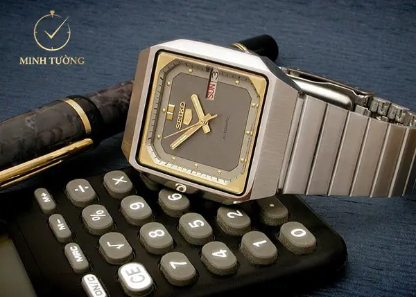Đồng hồ Gucci Grip YA157409 38mm - Mặt vuông mạ vàng