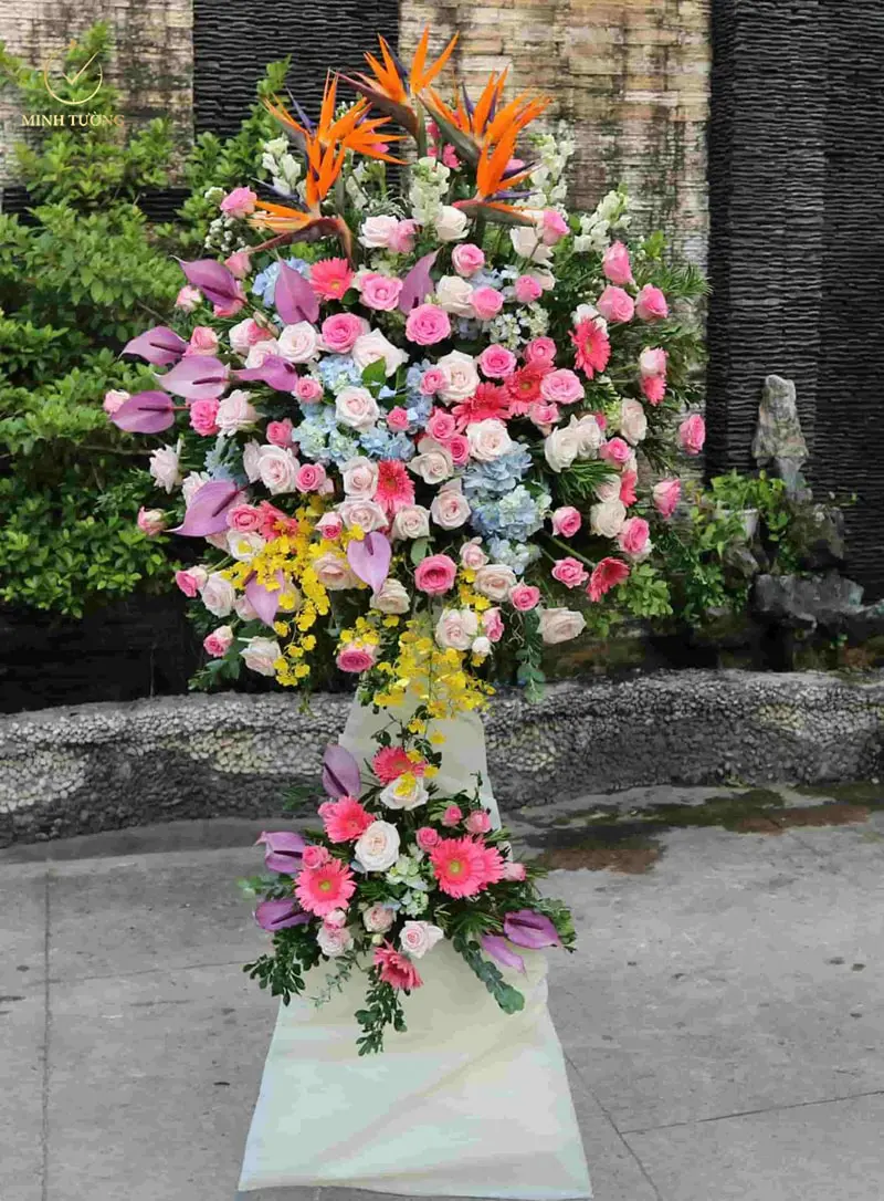 Lẵng hoa đã trở nên quá quen thuộc trong các dịp khai trương, kỷ niệm của doanh nghiệp