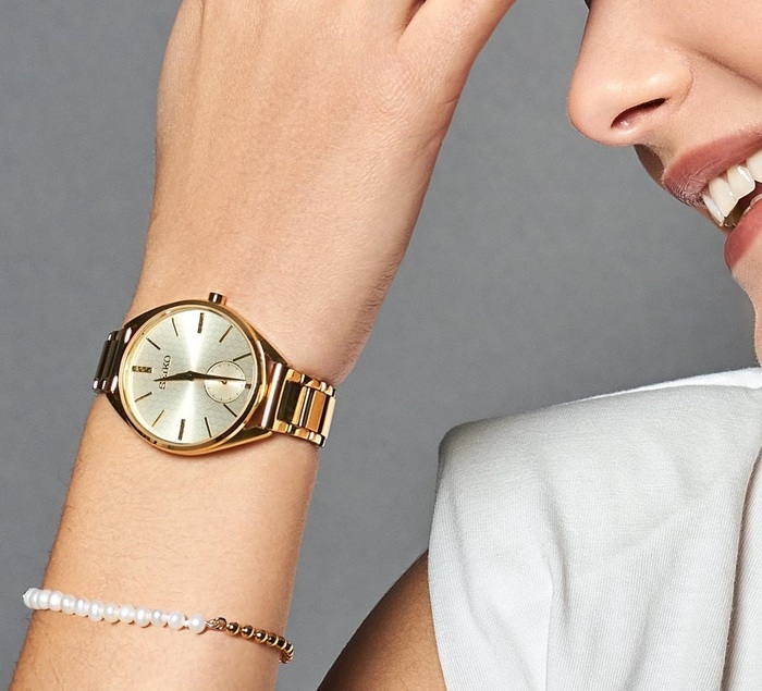 Hình dáng cổ tay nữ giới là yếu tố nên lưu ý khi chọn mua đồng hồ đeo tay