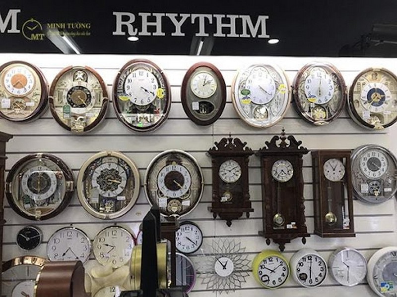 Khách hàng có thể mua đồng hồ treo tường Nhật Bản tại cửa hàng của Đồng hồ Minh Tường