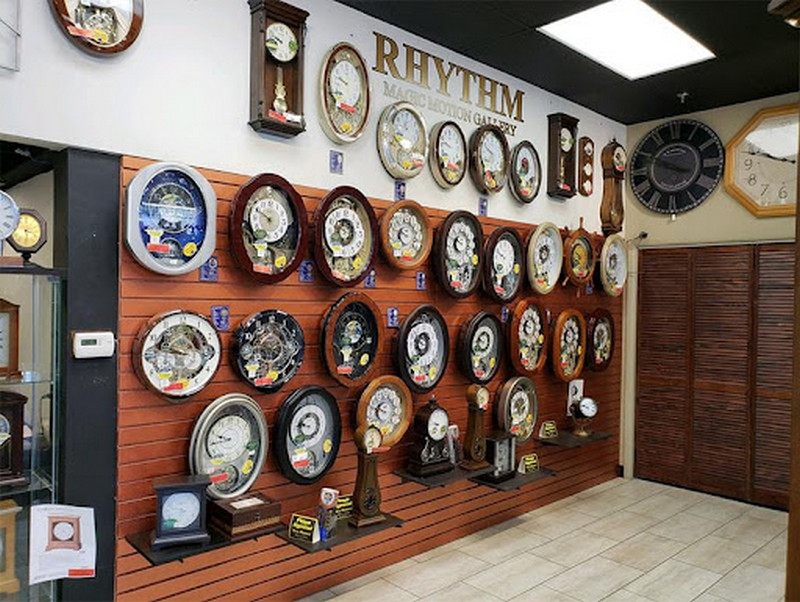 RHYTHM là thương hiệu phát minh ra đồng hồ điện tử treo tường chạy pin Quartz