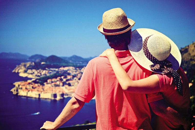 Đi du lịch cùng nhau sẽ giúp đôi vợ chồng có cơ hội trải nghiệm cùng nhau, trở nên yêu thương và gắn bó khăng khít hơn