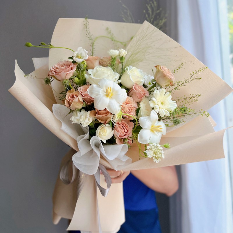 Hoa tươi luôn là món quà đi đầu trong các dịp quan trọng, từ sinh nhật, tiệc cưới cho tới các buổi lễ tri ân