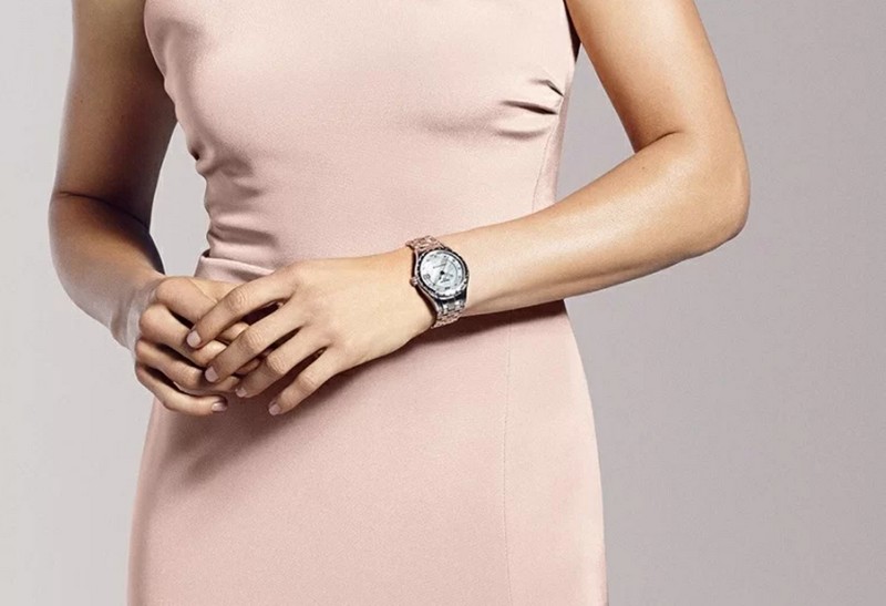 Không thể phủ nhận sức hút và vẻ đẹp của những mẫu đồng hồ dành cho phụ nữ trung niên