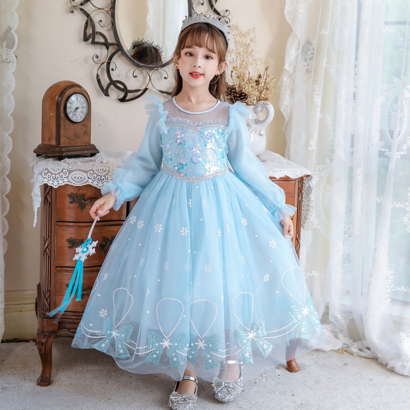 Mẫu váy Elsa được rất nhiều khách hàng yêu thích và lựa chọn để dành tặng cho con gái của mình