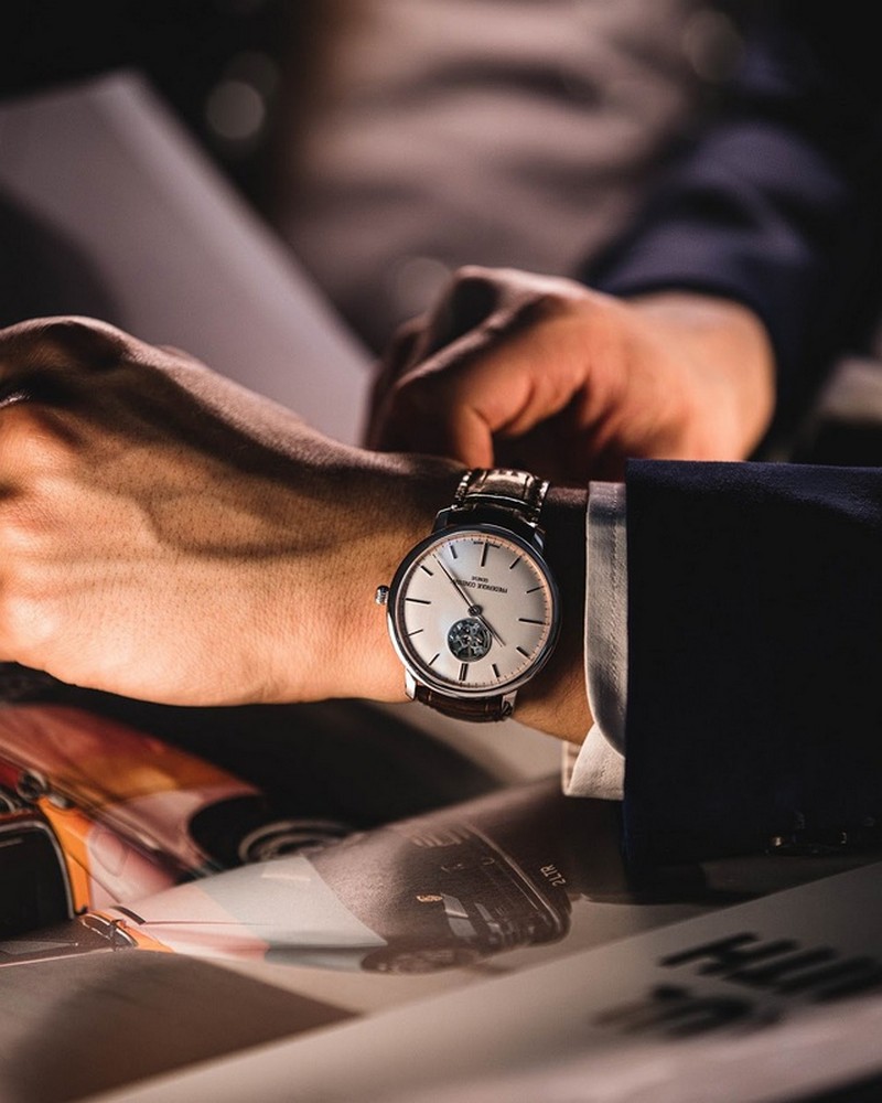 Những mẫu đồng hồ đeo tay luôn rất sang trọng, lịch lãm và đầy cuốn hút